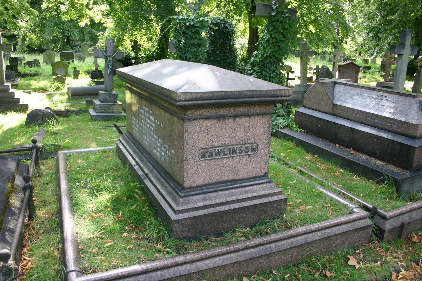 Robert%20Rawlinson%27s%20tomb%2C%20Brompton%20Cemetery%2C%20London%20-%2001.JPG